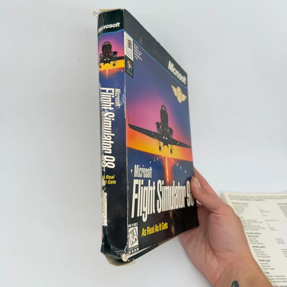 Microsoft Flight Simulator 98 PC Big Box Vintage Game Pilot's Handbook CD-ROM